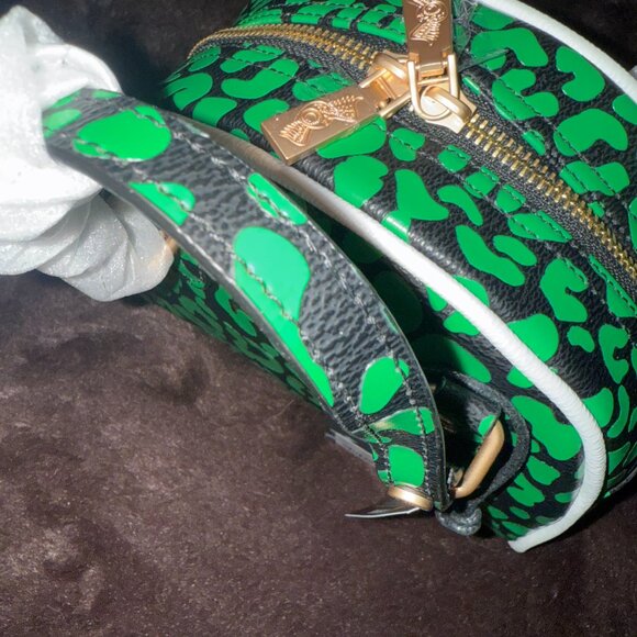 Von Dutch Lime Green Cheetah Print Bowling Crossbody Handbag NWT - Picture 3 of 8